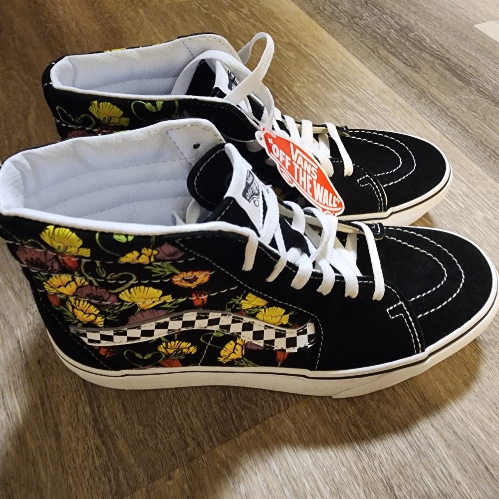 NWT Vans Black High-Tops with Floral and Checkered Design - Picture 4 of 8